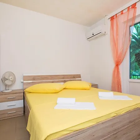 Afrika Apartment Makarska