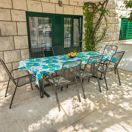 アパート Afrika マカルスカ